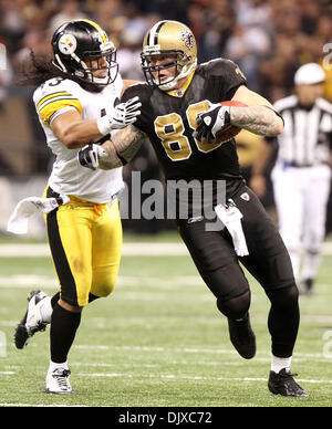 31. Oktober 2010 - will New Orleans, Louisiana, USA - NFL Football 2010 - Pittsburg Steeler TROY POLAMALU um New Orleans Saint JEREMY SHOCKEY während der regulären Saison Spiel in New Orleans, Louisiana am 31. Oktober 2010 zu bewältigen. Die Heiligen schlagen die Steelers 20 bis 10.  (Kredit-Bild: © Dan Anderson/ZUMApress.com) Stockfoto
