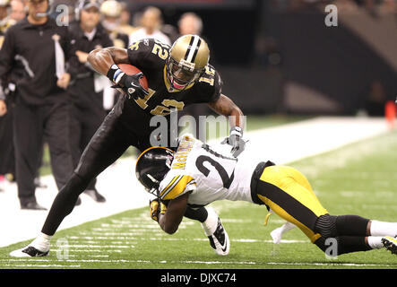 31. Oktober 2010 - wird New Orleans, Louisiana, USA - NFL Football 2010 - New Orleans Saint MARQUES COLSTON von Pittsburg Steeler BRYANT McFADDEN während der regulären Saison Spiel in New Orleans, Louisiana am 31. Oktober 2010 in Angriff genommen.  Die Heiligen schlagen die Steelers 20 bis 10. (Kredit-Bild: © Dan Anderson/ZUMApress.com) Stockfoto