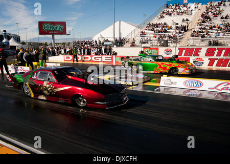 31. Oktober 2010 abgehaltenen Strip auf dem Las Vegas Motor Speedway, Las Vegas, Nevada - Las Vegas, Nevada, Vereinigte Staaten von Amerika - A Chevy Camaro Teilnahme an einige frühere Runde Aktion der 10. jährlichen NHRA Las Vegas Staatsangehörigen. (Kredit-Bild: © Matt Gdowski/Southcreek Global/ZUMApress.com) Stockfoto