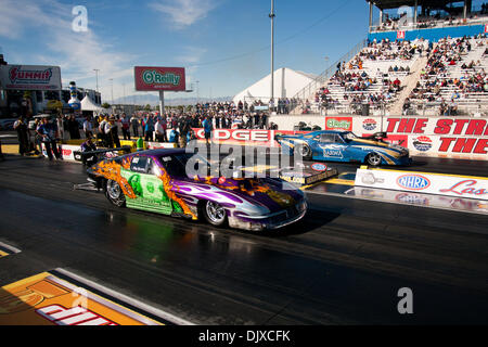 31. Oktober 2010 abgehaltenen Strip auf dem Las Vegas Motor Speedway, Las Vegas, Nevada - Las Vegas, Nevada, Vereinigte Staaten von Amerika - A Chevy Corvette Teilnahme an einige frühere Runde Aktion der 10. jährlichen NHRA Las Vegas Staatsangehörigen. (Kredit-Bild: © Matt Gdowski/Southcreek Global/ZUMApress.com) Stockfoto