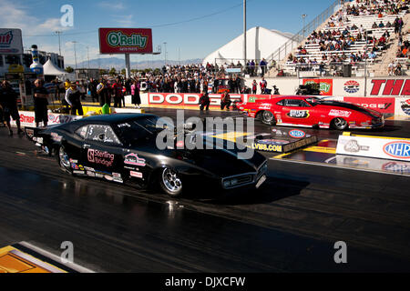 31. Oktober 2010 abgehaltenen Strip auf dem Las Vegas Motor Speedway, Las Vegas, Nevada - Las Vegas, Nevada, Vereinigte Staaten von Amerika - The Sterling Bridge Pontiac Firebird in einigen früheren Runden Aktion der 10. jährlichen NHRA Las Vegas Angehörigen teilnehmen. (Kredit-Bild: © Matt Gdowski/Southcreek Global/ZUMApress.com) Stockfoto