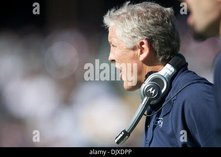 31. Oktober 2010 Kopf - Oakland, California, Vereinigte Staaten von Amerika - Seattle Seahawks Coach Pete Carroll während der NFL-Spiel zwischen den Oakland Raiders und die Seattle Seahawks im Oakland-Alameda County Coliseum.  Die Raiders geleitet die Seahawks 33-3. (Kredit-Bild: © Matt Cohen/Southcreek Global/ZUMApress.com) Stockfoto