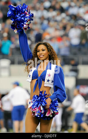 31. Oktober 2010 - Arlington, Texas, Vereinigte Staaten von Amerika - Dallas Cowboys Cheerleaders während der Spielaktion als den Jacksonville Jaguars Niederlage der Dallas Cowboys 35-17 im Cowboys Stadium in Arlington, Texas. (Kredit-Bild: © Steven Leija/Southcreek Global/ZUMApress.com) Stockfoto