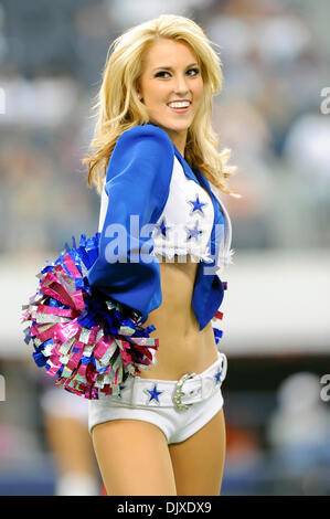 31. Oktober 2010 - Arlington, Texas, Vereinigte Staaten von Amerika - Dallas Cowboys Cheerleaders während der Spielaktion als den Jacksonville Jaguars Niederlage der Dallas Cowboys 35-17 im Cowboys Stadium in Arlington, Texas. (Kredit-Bild: © Steven Leija/Southcreek Global/ZUMApress.com) Stockfoto