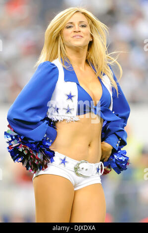 31. Oktober 2010 - Arlington, Texas, Vereinigte Staaten von Amerika - Dallas Cowboys Cheerleaders während der Spielaktion als den Jacksonville Jaguars Niederlage der Dallas Cowboys 35-17 im Cowboys Stadium in Arlington, Texas. (Kredit-Bild: © Steven Leija/Southcreek Global/ZUMApress.com) Stockfoto