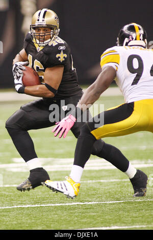 31. Oktober 2010: New Orleans Saints Runningback Ladell Betts (46) läuft der Ball im Spiel Action zwischen den New Orleans Saints und die Pittsburgh Steelers an der Louisiana Superdome in New Orleans, Louisiana. Die Heiligen gewann 20-10. (Kredit-Bild: © Donald Seite/Southcreek Global/ZUMApress.com) Stockfoto