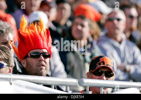 31. Oktober 2010 - Vancouver, British Columbia, Kanada - Fans waren alle gekleidet für das Spiel und Hallowen während das Spiel am Sonntag bei reiches Feld BC Löwen gewann das Spiel mit einer Punktzahl von 23 bis 17 gegen die Saskatchewan ehemaliger für ihrem letzten Heimspiel der Saison (Credit-Bild: © James Healey/Southcreek Global/ZUMApress.com) Stockfoto
