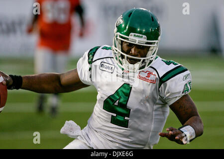 31. Oktober 2010 - Vancouver, British Columbia, Kanada - ehemaliger #4 QB Darian Durant während das Spiel am Sonntag bei reiches Feld BC Löwen gewann das Spiel mit einer Punktzahl von 23 bis 17 gegen die Saskatchewan ehemaliger für ihrem letzten Heimspiel der Saison (Credit-Bild: © James Healey/Southcreek Global/ZUMApress.com) Stockfoto