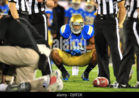 Los Angeles, CA, USA. 30. November 2013. UCLA Bruins Linebacker Anthony Barr (11) während der NCAA Football-Spiel zwischen den UCLA Bruins und die USC Trojans am Kolosseum in Los Angeles, California.Louis Lopez/CSM/Alamy Live News Stockfoto