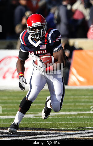6. November 2010 - West Point, New York, Vereinigte Staaten von Amerika - 6. November 2010: Air Force Falcons Runningback Asher Clark (17) während der Spielaktion.  Bei der Hälfte Luftwaffe besiegte Armee 42-22 at Michie Stadium in West Point, New York. (Kredit-Bild: © Alex Cena/Southcreek Global/ZUMApress.com) Stockfoto