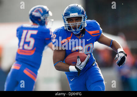 6. November 2010 - Boise, Idaho, Vereinigte Staaten von Amerika - Boise State Runningback Jarvis Hodge bekommt Zeit während der zweiten Hälfte Aktion spielen, wie #2 Boise State Hawaii 42-7 im Bronco Stadion besiegt. (Kredit-Bild: © Stanley Brewster/Southcreek Global/ZUMApress.com) Stockfoto