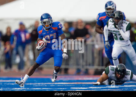 6. November 2010 kürzt - Boise, Idaho, Vereinigte Staaten von Amerika - Boise State Runningback Jeremy Avery (27) während der zweiten Hälfte Aktion wie #2 Boise State Hawaii 42-7 im Bronco Stadion besiegt. (Kredit-Bild: © Stanley Brewster/Southcreek Global/ZUMApress.com) Stockfoto