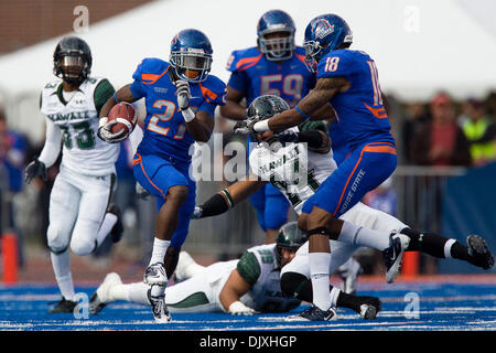 6. November 2010 kürzt - Boise, Idaho, Vereinigte Staaten von Amerika - Boise State Runningback Jeremy Avery (27) während der zweiten Hälfte Aktion wie #2 Boise State Hawaii 42-7 im Bronco Stadion besiegt. (Kredit-Bild: © Stanley Brewster/Southcreek Global/ZUMApress.com) Stockfoto