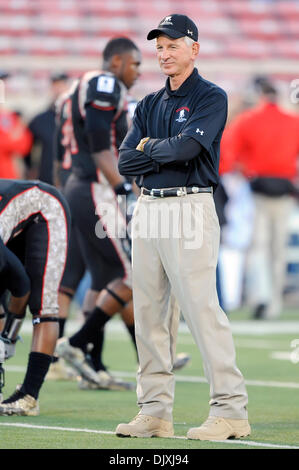 6. November 2010 verärgert - Lubbock, Texas, Vereinigte Staaten von Amerika - Texas Tech Trainer Tommy Tuberville während Pregame als die Texas Tech Red Raiders #12 Missouri Tigers 24-17 im AT&T Jones Stadium in Lubbock, Texas. (Kredit-Bild: © Steven Leija/Southcreek Global/ZUMApress.com) Stockfoto