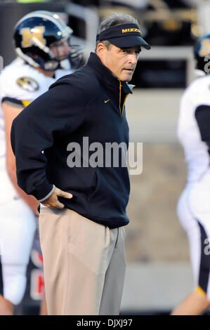 6. November 2010 verärgert - Lubbock, Texas, Vereinigte Staaten von Amerika - Missouri Cheftrainer Gary Pinkel als die Texas Tech Red Raiders #12 Missouri Tigers 24-17 im AT&T Jones Stadium in Lubbock, Texas. (Kredit-Bild: © Steven Leija/Southcreek Global/ZUMApress.com) Stockfoto