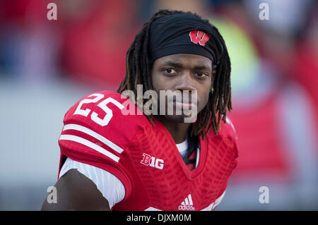 Madison, Wisconsin, USA. 30. November 2013. 30. November 2013: Wisconsin Badgers Runningback Melvin Gordon #25 vor Beginn der NCAA Football-Spiel zwischen der Penn State Nittany Lions und die Wisconsin Badgers im Camp Randall Stadium in Madison, Wisconsin. Penn State besiegt Wisconsin 31-24. John Fisher/CSM/Alamy Live-Nachrichten Stockfoto