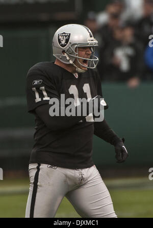 7. November 2010 - Oakland, CA, USA - Oakland Raiders Vs Kansa City Chiefs im Oakland-Alameda County Coliseum Sonntag, 7. November 2010. Oakland Raiders Ort Kicker Sebastian Janikowski #11 feiert Fieldgoal... In der Nachspielzeit Raider schlagen die Häuptlinge 23-20 (Credit-Bild: © Al Golub/ZUMApress.com) Stockfoto