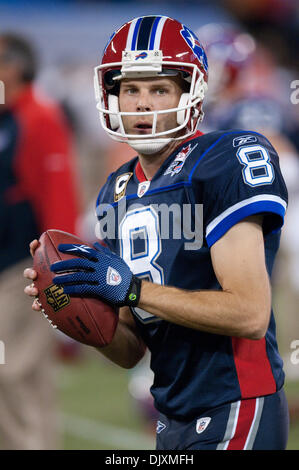 7. November 2010 - Toronto, Ontario, Kanada - Buffalo Bills Punter Brian Moorman (#28) während eines Spiels auf das Rogers Centre. Chicago gewann das Spiel 22-19. (Kredit-Bild: © Mark Konezny/Southcreek Global/ZUMApress.com) Stockfoto