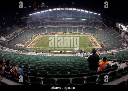 8. November 2010 - Cincinnati, Ohio, Vereinigte Staaten von Amerika - einen weiten Blick über Paul Brown Stadium in Cincinnati. (Kredit-Bild: © Wayne Litmer/Southcreek Global/ZUMApress.com) Stockfoto