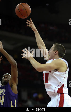 14. November 2010 besiegte - Madison, Wisconsin, Vereinigte Staaten von Amerika - The Wisconsin Badgers Prairie View A & M Panthers 99 - 55 an der Kohl-Center in Madison, Wisconsin. (Kredit-Bild: © John Fisher/Southcreek Global/ZUMApress.com) Stockfoto