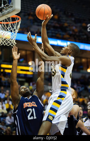 14. November 2010 - Milwaukee, Wisconsin, Vereinigte Staaten von Amerika - Marquette weiterleiten Jimmy Butler (33) Punkte während des Spiels zwischen Marquette Golden Eagles und die Bucknell Bison im Bradley Center in Milwaukee, Wisconsin.  Marquette besiegte Bucknell 72-61. (Kredit-Bild: © John Rowland/Southcreek Global/ZUMApress.com) Stockfoto