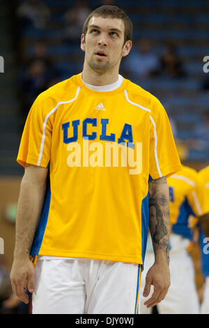 15. November 2010 weiterleiten - Westwood, Kalifornien, Vereinigte Staaten von Amerika - UCLA Bruins Reeves Nelson #22 vor der Pepperdine UCLA Spiel in der Dick Sporting waren NIT Saison Tip-off im Pauley Pavilion. Die UCLA Bruins fuhr fort, um die Pepperdine Wellen mit einem Endstand von 79-69 zu besiegen. (Kredit-Bild: © Brandon Parry/Southcreek Global/ZUMApress.com) Stockfoto