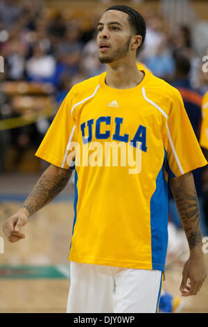 15. November 2010 weiterleiten - Westwood, Kalifornien, Vereinigte Staaten von Amerika - UCLA Bruins Tyler Honeycutt #23 vor der Pepperdine UCLA Spiel in der Dick Sporting waren NIT Saison Tip-off im Pauley Pavilion. Die UCLA Bruins fuhr fort, um die Pepperdine Wellen mit einem Endstand von 79-69 zu besiegen. (Kredit-Bild: © Brandon Parry/Southcreek Global/ZUMApress.com) Stockfoto