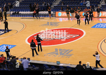 16. November 2010 - Hartford, Connecticut, Vereinigte Staaten von Amerika - Logo für die State Farm Tip-off Classic XL Center. #2 Baylor #1 Connecticut im Fernsehen übertragenen Spiel oben spielt. (Kredit-Bild: © Geoff Bolte/Southcreek Global/ZUMApress.com) Stockfoto