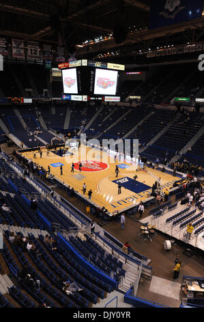 16. November 2010 Aufwärmen Baylor - Hartford, Connecticut, Vereinigte Staaten von Amerika - #2 und #1 Connecticut, bevor die Spitze weg von der State Farm Tip-off Classic XL Center. (Kredit-Bild: © Geoff Bolte/Southcreek Global/ZUMApress.com) Stockfoto