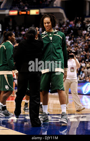 16. November 2010 - Hartford, Connecticut, Vereinigte Staaten von Amerika - Baylor P Brittney Griner (42) während Spieler Intros. #1 Connecticut besiegt #2 Baylor 65-64 in der State Farm Tip-off Classic XL Center. (Kredit-Bild: © Geoff Bolte/Southcreek Global/ZUMApress.com) Stockfoto