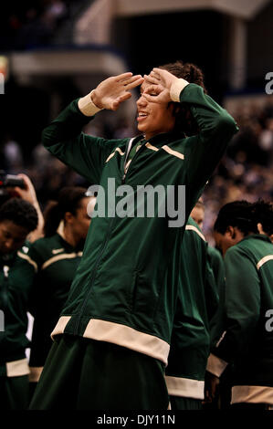 16. November 2010 - Hartford, Connecticut, Vereinigte Staaten von Amerika - Baylor P Brittney Griner (42) während Spieler Intros. #1 Connecticut besiegt #2 Baylor 65-64 in der State Farm Tip-off Classic XL Center. (Kredit-Bild: © Geoff Bolte/Southcreek Global/ZUMApress.com) Stockfoto