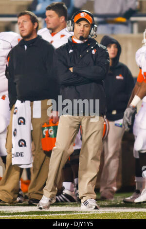 17. November 2010 - Toledo, Ohio, Vereinigte Staaten von Amerika - Bowling Green Falcons head Coach Dave Clawson im vierten Quartal Spielaktion.  Toledo besiegt Erzrivalen Bowling Green 33-14 an der Glaskugel in Toledo, Ohio im jährlichen Kampf für die Friedenspfeife. (Kredit-Bild: © Scott Grau/Southcreek Global/ZUMApress.com) Stockfoto