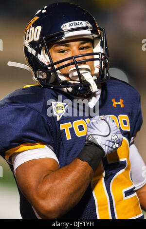 17. November 2010 - Toledo, Ohio, Vereinigte Staaten von Amerika - Toledo Rockets Wide Receiver Eric Page (#12) im ersten Quartal Spielaktion.  Toledo besiegt Erzrivalen Bowling Green 33-14 an der Glaskugel in Toledo, Ohio im jährlichen Kampf für die Friedenspfeife. (Kredit-Bild: © Scott Grau/Southcreek Global/ZUMApress.com) Stockfoto