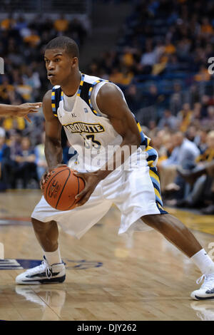 17. November 2010 - Milwaukee, Wisconsin, Vereinigte Staaten von Amerika - Marquette weiterleiten Jimmy Butler (33) während des Spiels zwischen Marquette Golden Eagles und die Green Bay Phoenix am Bradley Center in Milwaukee, Wisconsin.  Marquette besiegt Green Bay 89-69. (Kredit-Bild: © John Rowland/Southcreek Global/ZUMApress.com) Stockfoto