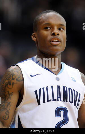 17. November 2010 - Villanova, Pennsylvania, Vereinigte Staaten von Amerika - Villanova Wildcats Maalik Wayns (2) während der Spielaktion zu schützen. Villanova führt Boston University an der halben 40-24, in einem Spiel im Pavillon in Villanova, Pennsylvania (Credit-Bild: © Mike McAtee/Southcreek Global/ZUMAPRESS.com) Stockfoto