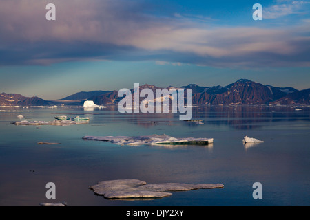 Sonnenuntergang in Scoresby Sound, Grönland Stockfoto