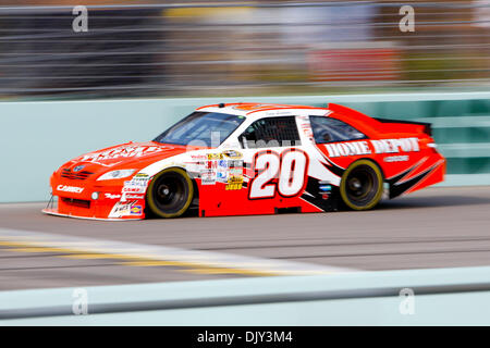 20. November 2010 - Homestead, Florida, Vereinigte Staaten von Amerika - Joey Logano während des Trainings für die NASCAR Sprint Cup Serie Ford 400 auf dem Homestead-Miami Speedway in Homestead, Florida. (Kredit-Bild: © Ben Hicks/Southcreek Global/ZUMAPRESS.com) Stockfoto