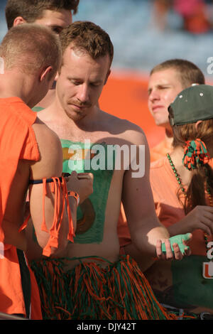 20. November 2010 - Fans Miami Gardens, Florida, Vereinigte Staaten von Amerika - das Spiel gegen die Virginia Tech Hokies bei Sun Life Stadium in Miami Gardens, Florida.  Die Hokies besiegte die Hurricanes 31-17. (Kredit-Bild: © Aaron Gilbert/Southcreek Global/ZUMAPRESS.com) Stockfoto