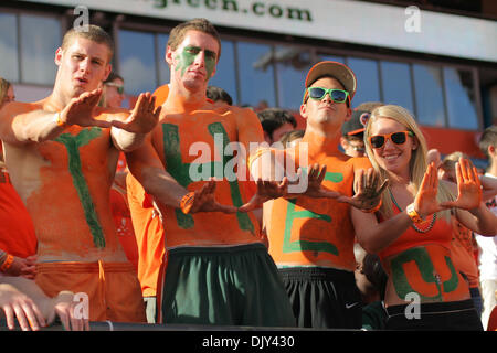 20. November 2010 - Fans Miami Gardens, Florida, Vereinigte Staaten von Amerika - das Spiel gegen die Virginia Tech Hokies bei Sun Life Stadium in Miami Gardens, Florida.  Die Hokies besiegte die Hurricanes 31-17. (Kredit-Bild: © Aaron Gilbert/Southcreek Global/ZUMAPRESS.com) Stockfoto