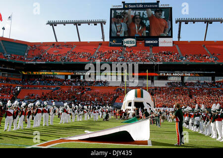 20. November 2010 - Fans Miami Gardens, Florida, Vereinigte Staaten von Amerika - das Spiel gegen die Virginia Tech Hokies bei Sun Life Stadium in Miami Gardens, Florida.  Die Hokies besiegte die Hurricanes 31-17. (Kredit-Bild: © Aaron Gilbert/Southcreek Global/ZUMAPRESS.com) Stockfoto