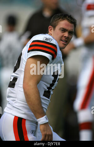 21. November 2010 - Jacksonville, Florida, Vereinigte Staaten von Amerika - 21. November 2010: Cleveland Browns quarterback Colt McCoy (12) warm Ups vor dem Cleveland Browns und Jacksonville Jaguars Spiel in Everybank Field in Jacksonville, Florida. (Kredit-Bild: © Perry Knotts/Southcreek Global/ZUMAPRESS.com) Stockfoto