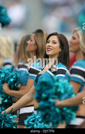 21. November 2010 - Jacksonville, Florida, Vereinigte Staaten von Amerika - 21. November 2010: die Jacksonville Jaguars Cheerleader führen Sie während des Spiels zwischen den Cleveland Browns und Jacksonville Jaguars in EverBank Field in Jacksonville besiegte Florida.The Jaguars Browns 24-20. (Kredit-Bild: © Perry Knotts/Southcreek Global/ZUMAPRESS.com) Stockfoto