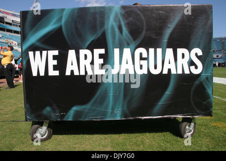 21. November 2010 - Jacksonville, Florida, Vereinigte Staaten von Amerika - 21. November 2010: Jacksonville Jaguars melden Sie während des Spiels zwischen den Cleveland Browns und Jacksonville Jaguars in EverBank Field in Jacksonville, besiegte Florida.The Jaguars Browns 24-20. (Kredit-Bild: © Perry Knotts/Southcreek Global/ZUMAPRESS.com) Stockfoto