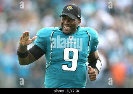 21. November 2010 - Jacksonville, Florida, Vereinigte Staaten von Amerika - 21. November 2010: Jacksonville Jaguars Quarterback David Garrard (9) feiert während des Spiels zwischen den Cleveland Browns und Jacksonville Jaguars in EverBank Field in Jacksonville besiegte Florida.The Jaguars Browns 24-20. (Kredit-Bild: © Perry Knotts/Southcreek Global/ZUMAPRESS.com) Stockfoto