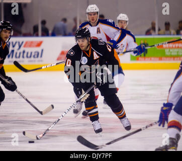 21. November 2010 Skate - Norfolk, Virginia, Vereinigte Staaten von Amerika - Adirondack Phantoms RW David Laliberte gegen Norfolk Admirals in Norfolk Umfang Norfolk Virginia. Norfolk besiegte Adirondack 3-1. (Kredit-Bild: © Charles Barner/Southcreek Global/ZUMAPRESS.com) Stockfoto