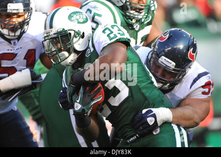 21. November 2010 - East Rutherford, New Jersey, Vereinigte Staaten von Amerika - New York Jets Runningback Shonn Greene (23) in Aktion bei The New Meadowlands Stadium in East Rutherford, New Jersey Houston fällt auf die 30-27Jets (Credit-Bild: © Brooks Von Arx/Southcreek Global/ZUMAPRESS.com) Stockfoto