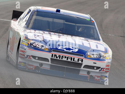 21. November 2010 - Miami, Florida, Vereinigte Staaten von Amerika - Sprint-Cup-Serie Treiber Dale Earnhardt Jr. #88 Rennen in der Nascar Sprint Cup Series Meisterschaften Ford 400 auf dem Homestead-Miami Speedway in Miami.  Das Rennen wurde gewonnen von Nextel Cup Fahrer Carl Edwards #99, während der Sprint-Cup-Gewinn für das Protokoll 5. Mal sprinten Sie Schale Reihe Fahrer Jimmie Johnson #48 ist. (Cr Stockfoto