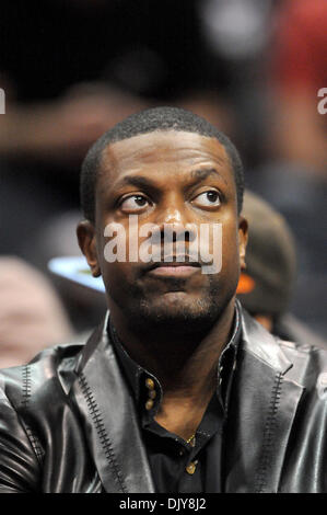 22. November 2010 - Uhren Atlanta, Georgia, US - Schauspieler und Komiker CHRIS TUCKER die Atlanta Hawks erzielte die Boston Celtics in der ersten Hälfte in der Philips Arena spielen. Die Celtics besiegte die Falken 99-76. (Kredit-Bild: © Erik Lesser/ZUMAPRESS.com) Stockfoto