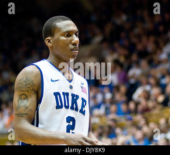 22. November 2010 bewachen - Durham, North Carolina, Vereinigte Staaten von Amerika - Duke Blue Devils Nolan Smith (2). Herzog schlägt Colgate 110-58 auf Cameron Indoor Stadium Durham NC (Credit-Bild: © Mark Abbott/Southcreek Global/ZUMAPRESS.com) Stockfoto