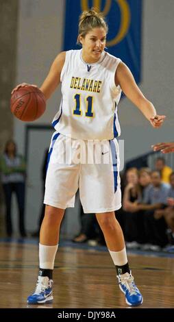 23. November 2010 - Newark, Delaware, Vereinigte Staaten von Amerika - alle amerikanischen Junior nach vorn (#11) Elena Delle Donne im Spiel. Lady Blue Hens besiegte Lady Red Flash des Heiligen Franziskus 68-52 an der Bob Carpenter Center In Newark... Die Dame Hühner sind 4-0 und La Salle nächste Gesicht. (Kredit-Bild: © Saquan Stimpson/Southcreek Global/ZUMAPRESS.com) Stockfoto